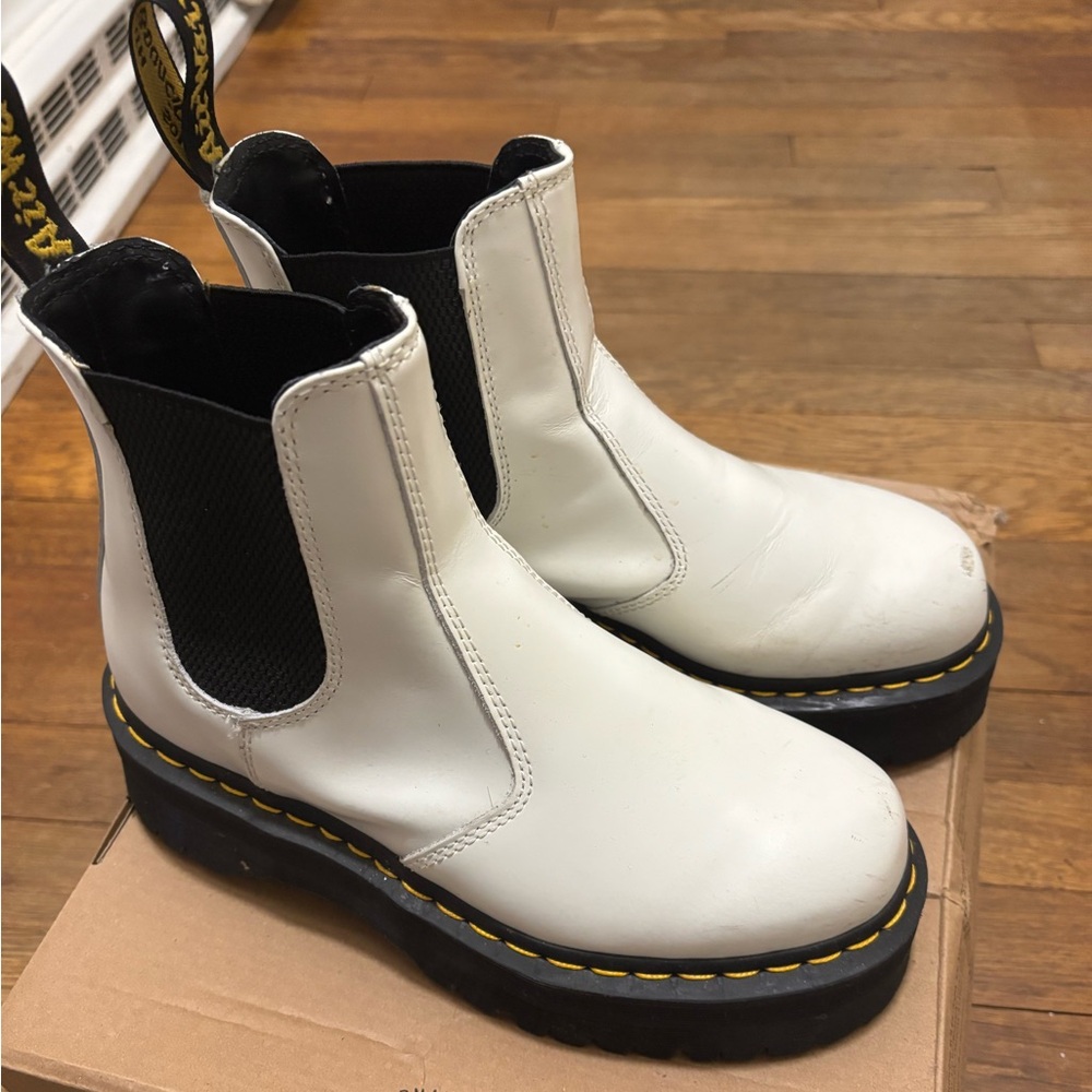Dr. Martens 2976 Quad platform boot